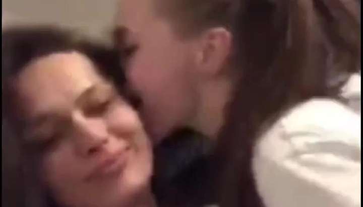 Russian Lesbian Dating - Russian lesbian friends kiss on Periscope - Tnaflix.com