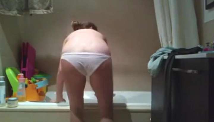Nudist Bathroom Voyeur - Wife caught nude in bathroom - Tnaflix.com