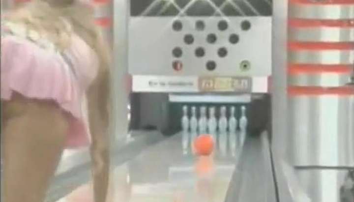 720px x 411px - Sexy up skirt video of a tv girl bowling in mini dress - Tnaflix.com