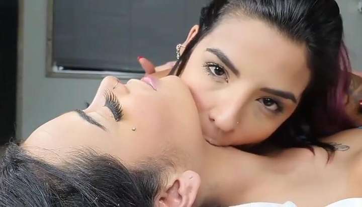 Latina Lesbians Licking Homemade - Lesbian Face Licking - Tnaflix.com