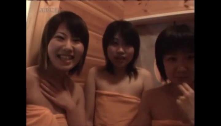 Jap girls compare White and Asian dick - Tnaflix.com