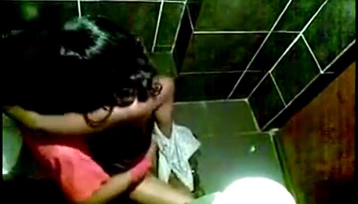 sexo em banheiro publico TNAFlix Porn Videos