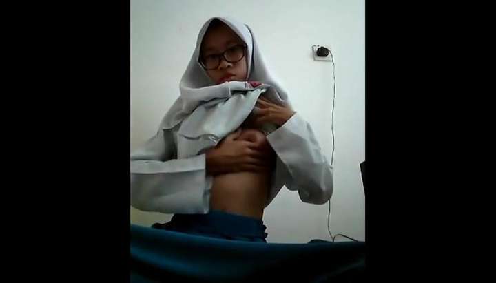 Horny Indonesian hijab girl showing off part 1 - Tnaflix.com