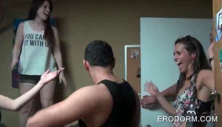 720px x 411px - Drinks and pussy flashing at college sex party - Tnaflix.com
