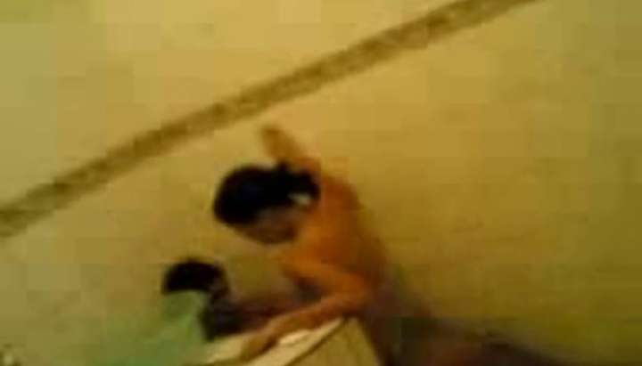 Ngentot Mama Di Kamar Mandi - indonesia- ngentot di kamar mandi sambil direkam teman - video 1 TNAFlix  Porn Videos