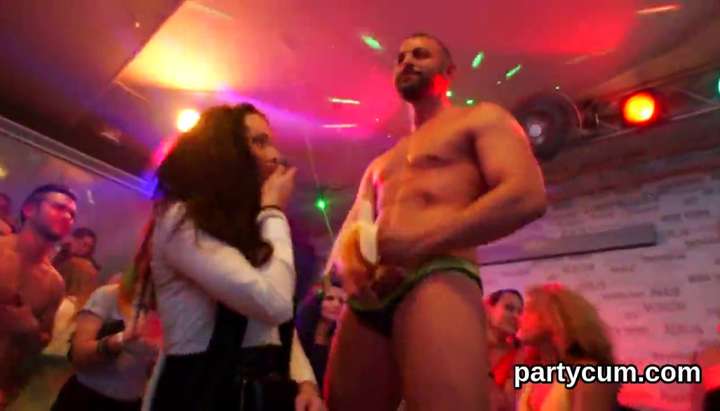 720px x 411px - Kinky teens get fully insane and naked at hardcore party TNAFlix Porn Videos