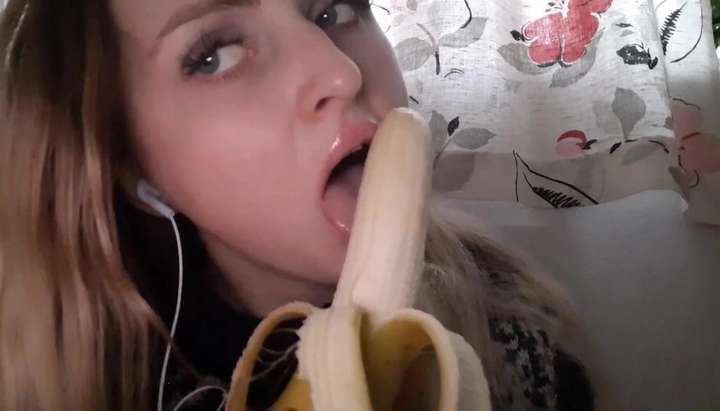 Girl Banana - random russian girl sucking banana - Tnaflix.com