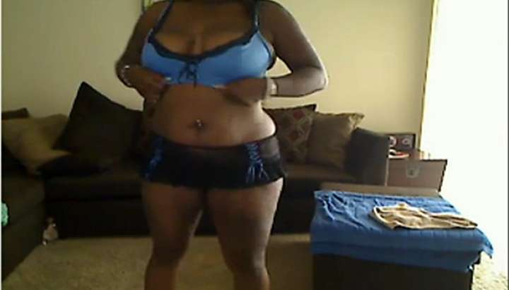 720px x 411px - Webcam - Thick black Milf teasing and shaking booty - Tnaflix.com
