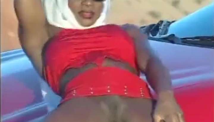 Muscle black honey Cassandra Floyd dances naked in the desert TNAFlix Porn Videos