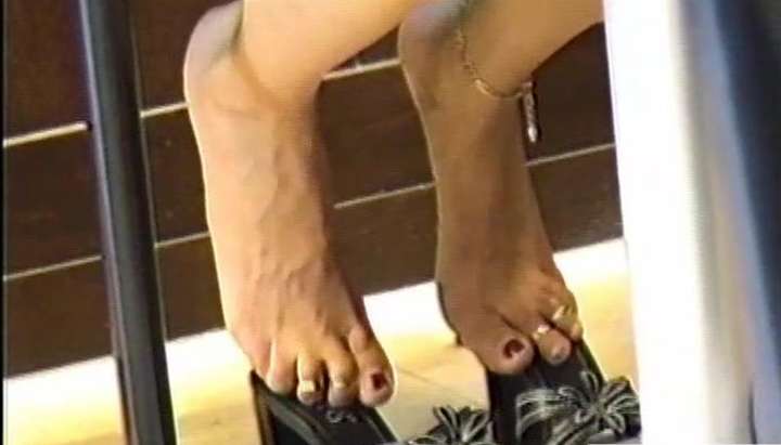 wife in sandals shoeplay