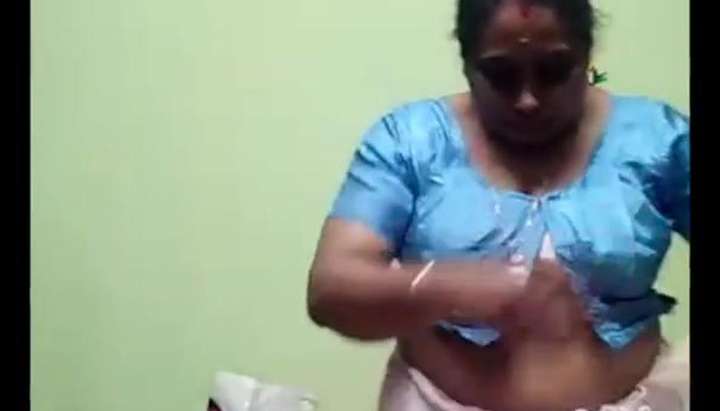 Mallu aunty getting stripped - Tnaflix.com