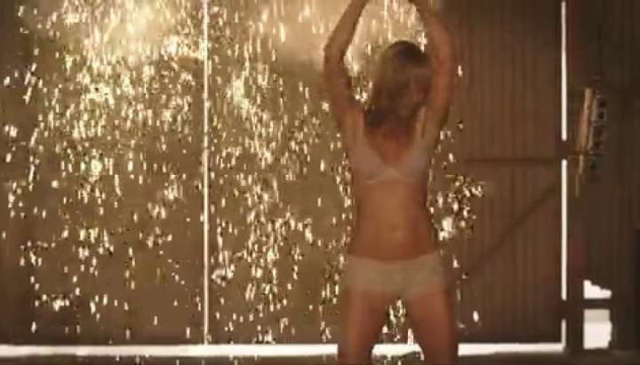Jennifer Aniston sexy - We are the Millers - 2013 - Tnaflix.com