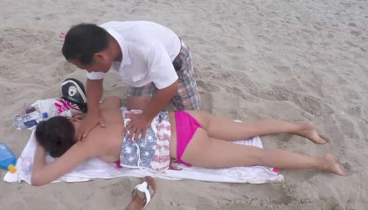 Japanese Public Beach - Old Man Japanese Massage Topless Girl Public Beach - Tnaflix.com