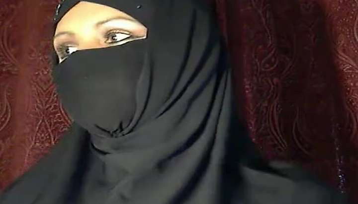 Muslim Woman Flashing on Cam TNAFlix Porn Videos pic