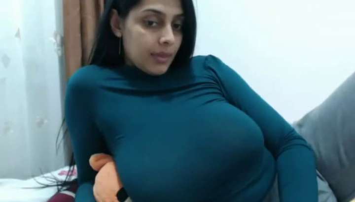wife secretly showing her tits