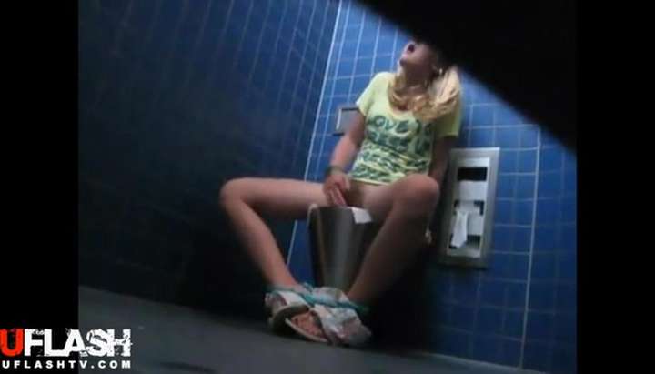 Stall - Girl Caught Bating in Dirty Toilet Stall - Tnaflix.com
