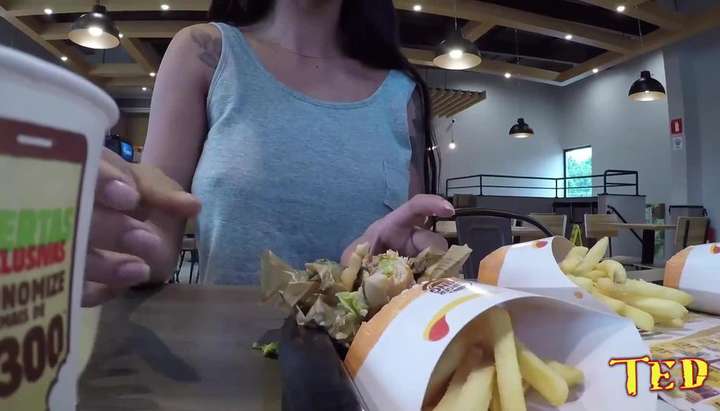 720px x 411px - Mostrando o peitinho no Burger King TNAFlix Porn Videos