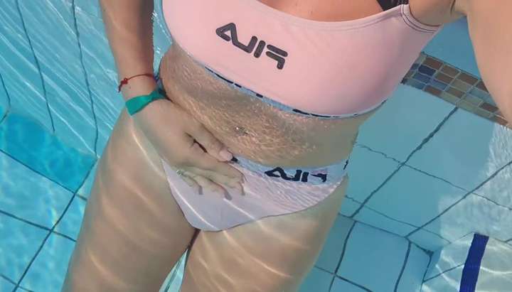 Wife Pussy Pool - Public touching pussy. Girl in pool hot cliter play - Tnaflix.com
