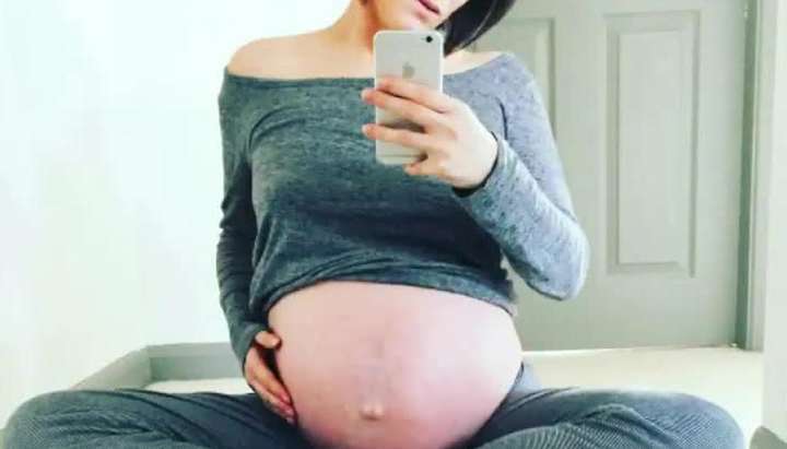Huge Preggo Mom - HUGE PREGNANT MILF CARRYING TWO BABIES HAS MASSIVE BABY BUMP (0:45 will  make you BUST) - Tnaflix.com