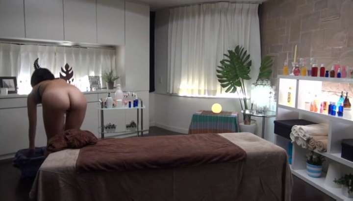 private salon massage for married woman