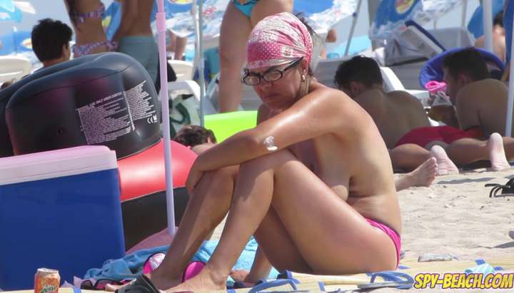 Spy Beaches - Amateur Voyeur Sexy MILFs - Spy Beach Big Boobs Topless - Tnaflix.com
