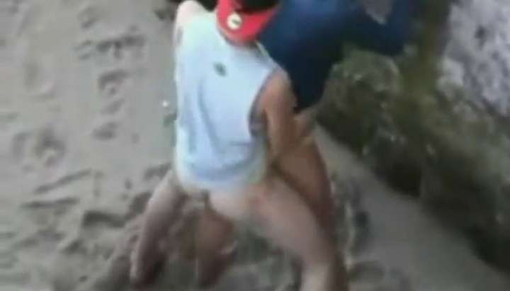 Hot teen couple caught fucking on the beach by a peeper Porn Video -  Tnaflix.com