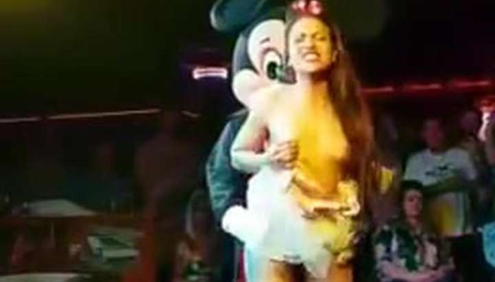 Mickey Mouse Pregnant Porn - Mickey Mouse show on a hoverboard - Tnaflix.com