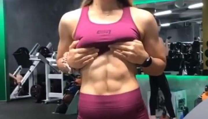 Shemale Hardcore Abs - Girl is obsessed with her abs... - Tnaflix.com