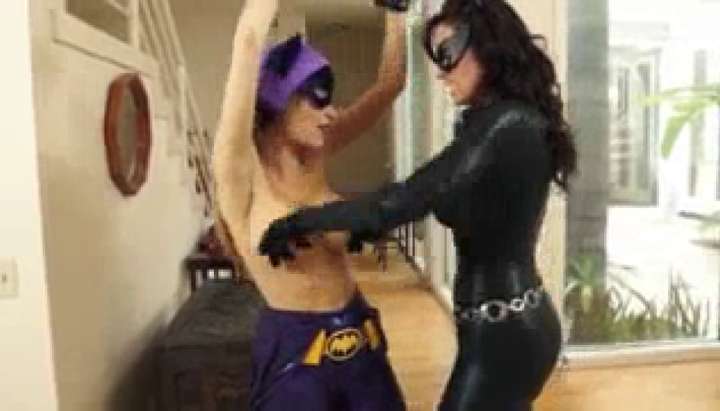 Catwoman And Batgirl Lesbian Porn - catwoman capturing and breakin batgirl - Tnaflix.com