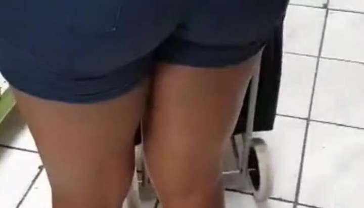 Ebony Booty in Tight Shorts Panty Line Shopping Candid Voyeur