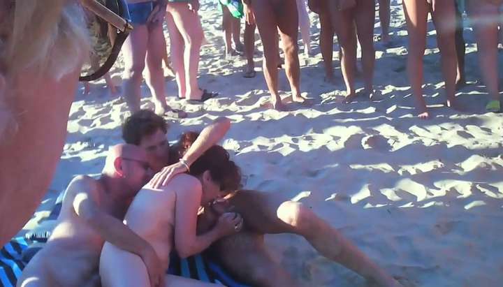 Couple Beach Threesome - couple fucks at the beach, soon there's a crowd watching and fucking -  Tnaflix.com