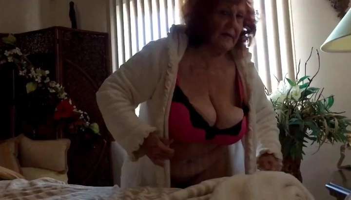 Slutty Grandma Tits - Huge boobs granny - Tnaflix.com