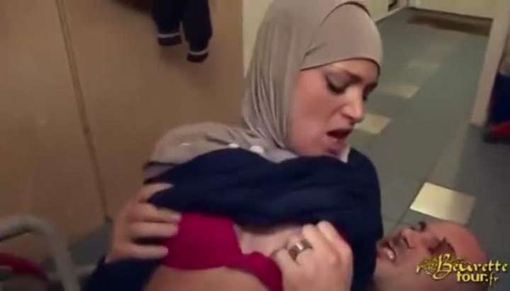 Muslim maid anal getting fucked rough (Mia Khalifa) - Tnaflix.com