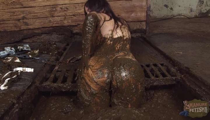 Hot Mud Porn - Teen girl gets messy on a farm and baths and covers herself in filthy mud -  Tnaflix.com