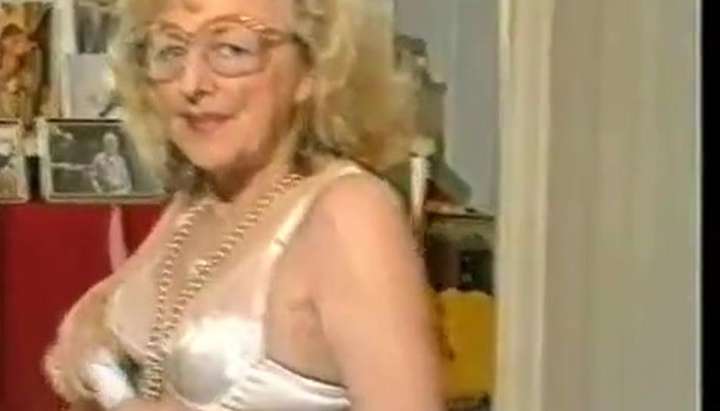 Rocket Bra Girdle Porn - Granny in her Girdle and Nylons - Tnaflix.com