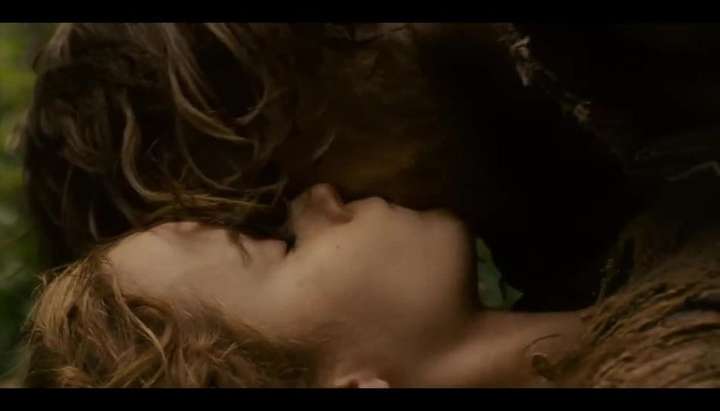 Sleeping Kissing Xxx - Emma Watsons BellyNavel kissing scene TNAFlix Porn Videos