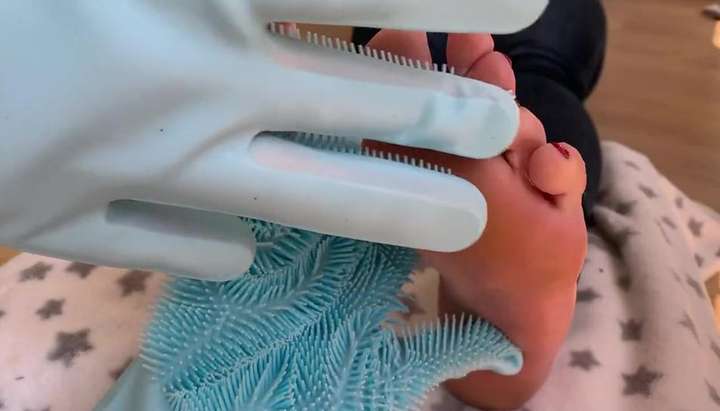 Latex Gloves Tickling - Tortured by the tickling gloves - Tnaflix.com