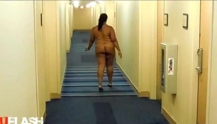 720px x 411px - Ebony Naked Hotel Hallway Walk TNAFlix Porn Videos