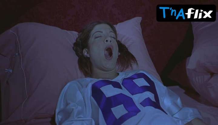 Scary Porn - Tori Spelling Bush, Underwear Scene in Scary Movie 2 - Tnaflix.com