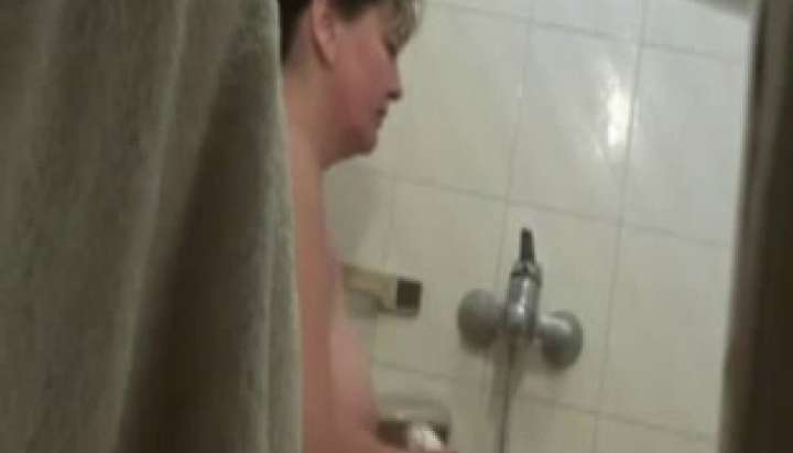 Granny Voyeur Cam Shower Room - spy cam my showering Busty mother - Tnaflix.com
