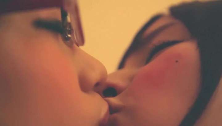 Sensual Kissing Lesbian - Sensual Lesbian fantasy about kissing - Tnaflix.com