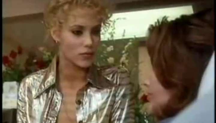 Elizabeth Berkley and Gina Gershon Lesbian Kiss from showgirls TNAFlix Porn Videos