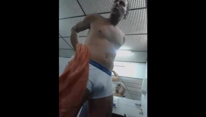 Gym Locker - Gym dudes naked at locker room Xposed TNAFlix Porn Videos