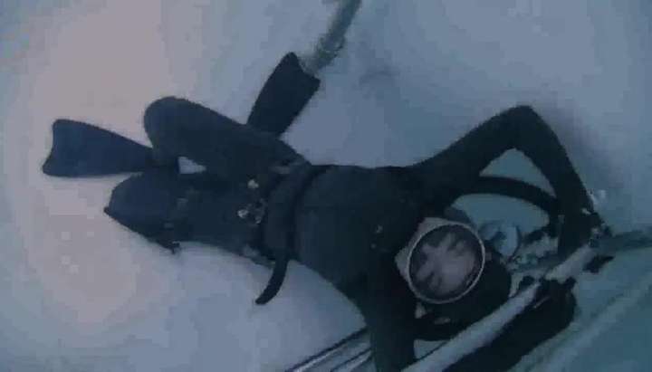 720px x 411px - Woman scuba diving in smoothskin black wetsuit - Tnaflix.com