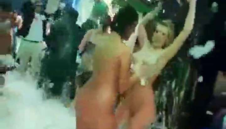 720px x 411px - Hot drunk girls love at a dance club TNAFlix Porn Videos