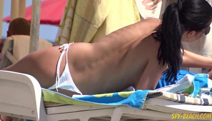 Candid Topless Beach Holiday - SPY BEACH - Topless Amateurs Voyeur Beach - Candid Bikini Close Up -  Tnaflix.com