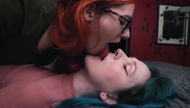 Lesbian Face Licking Porn