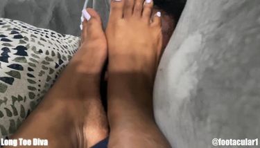 Girls Foot Smother - Big Feet Smother | BDSM Fetish