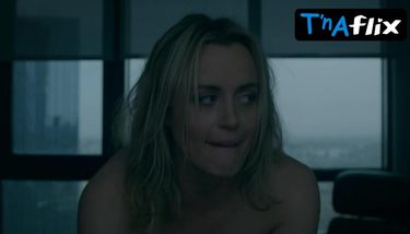 Hot Taylor Schilling Naked Lesbian Scene From ‘Orange Is The