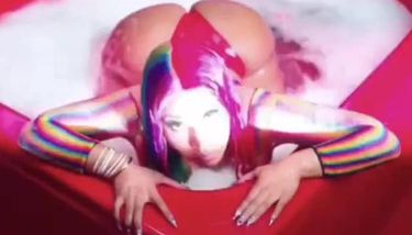 Minaj cum nicki Super Bass